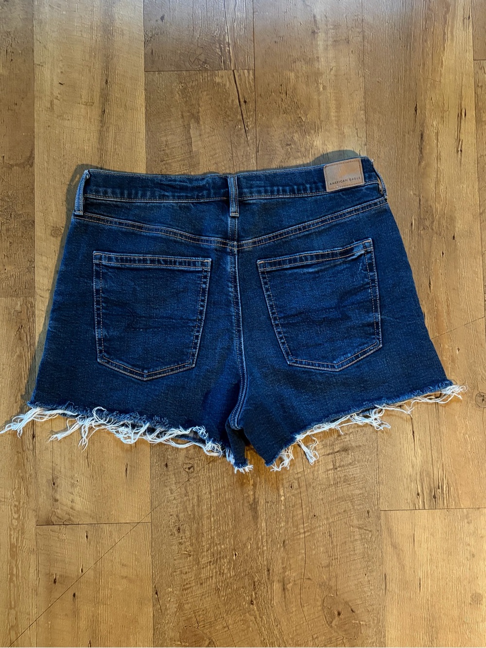 American Eagle Strigid Relaxed Denim Shorts Sz 8 Dark Wash Raw Hem - Picture 2 of 12